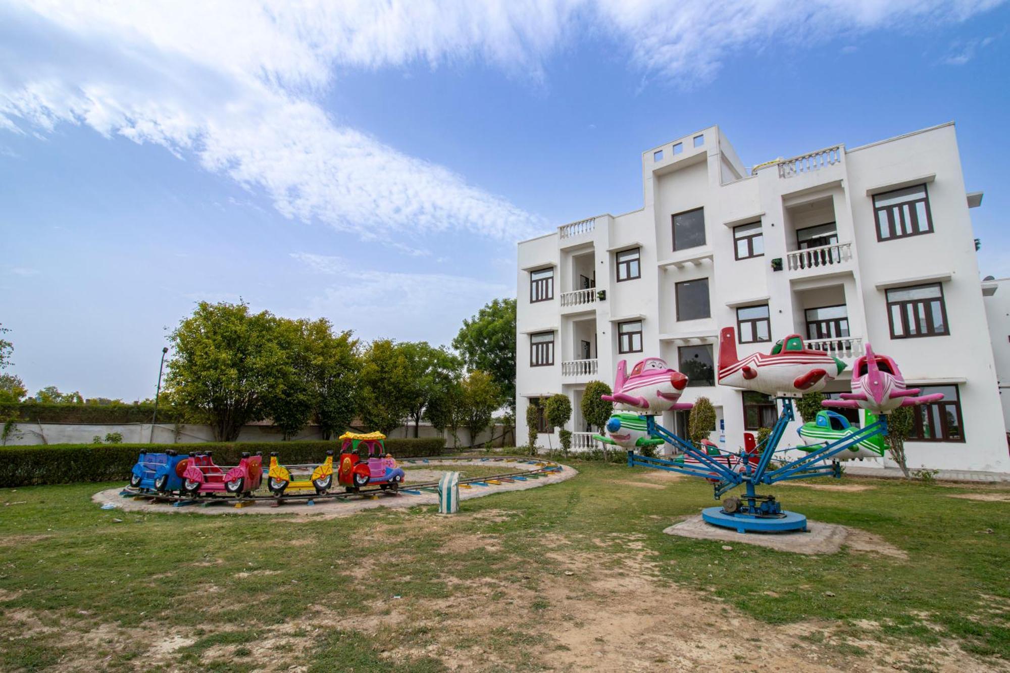 Elegance Resort Vrindāvan 外观 照片